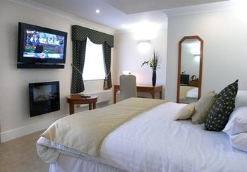 The Barns Hotel Cannock Extérieur photo