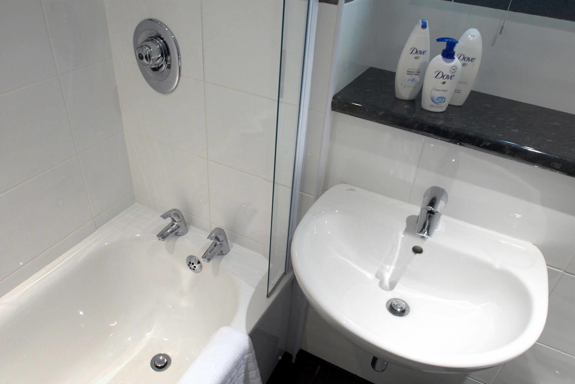 The Barns Hotel Cannock Extérieur photo