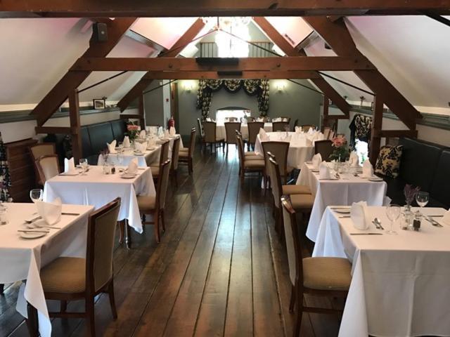 The Barns Hotel Cannock Extérieur photo