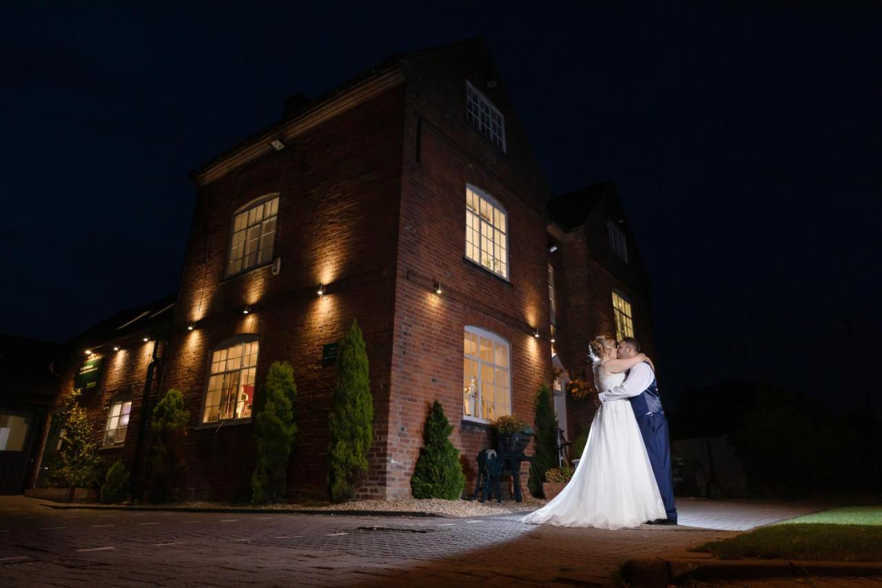 The Barns Hotel Cannock Extérieur photo