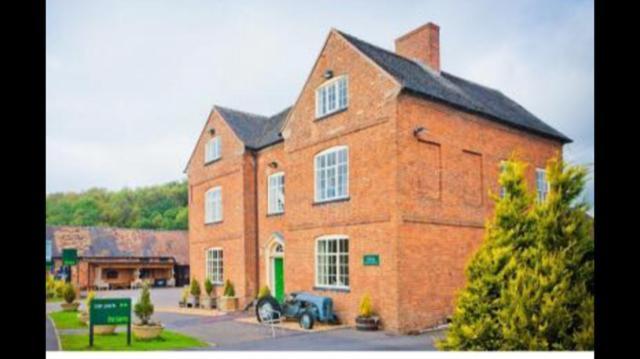 The Barns Hotel Cannock Extérieur photo
